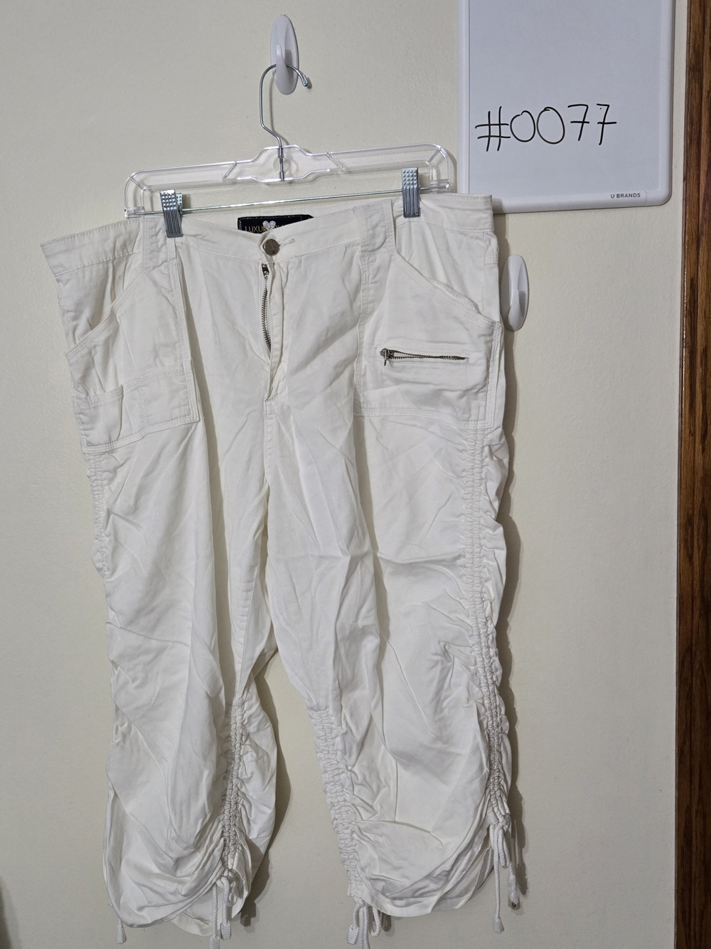 Luxury Blues Size 20 White Drawstring Cargo Capris #0077